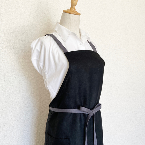 進宮様　ハンドメイド　リネンエプロンブラック 両肩ひもタイプ２枚 リネンエプロン 肩紐バッククロス《黒×ブルーグレー》お尻が