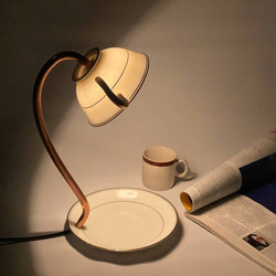 シンプルにあかりを灯すテーブルランプ 1枚目の画像
