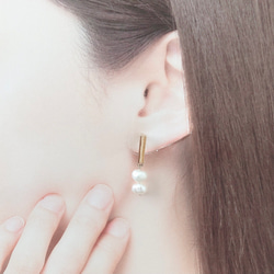 上質淡水パールとゴールドスティックのイヤリング/ピアス 2枚目の画像