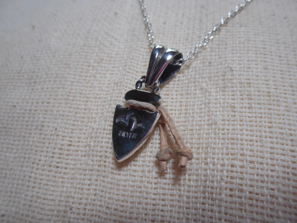 矢じりペンダント