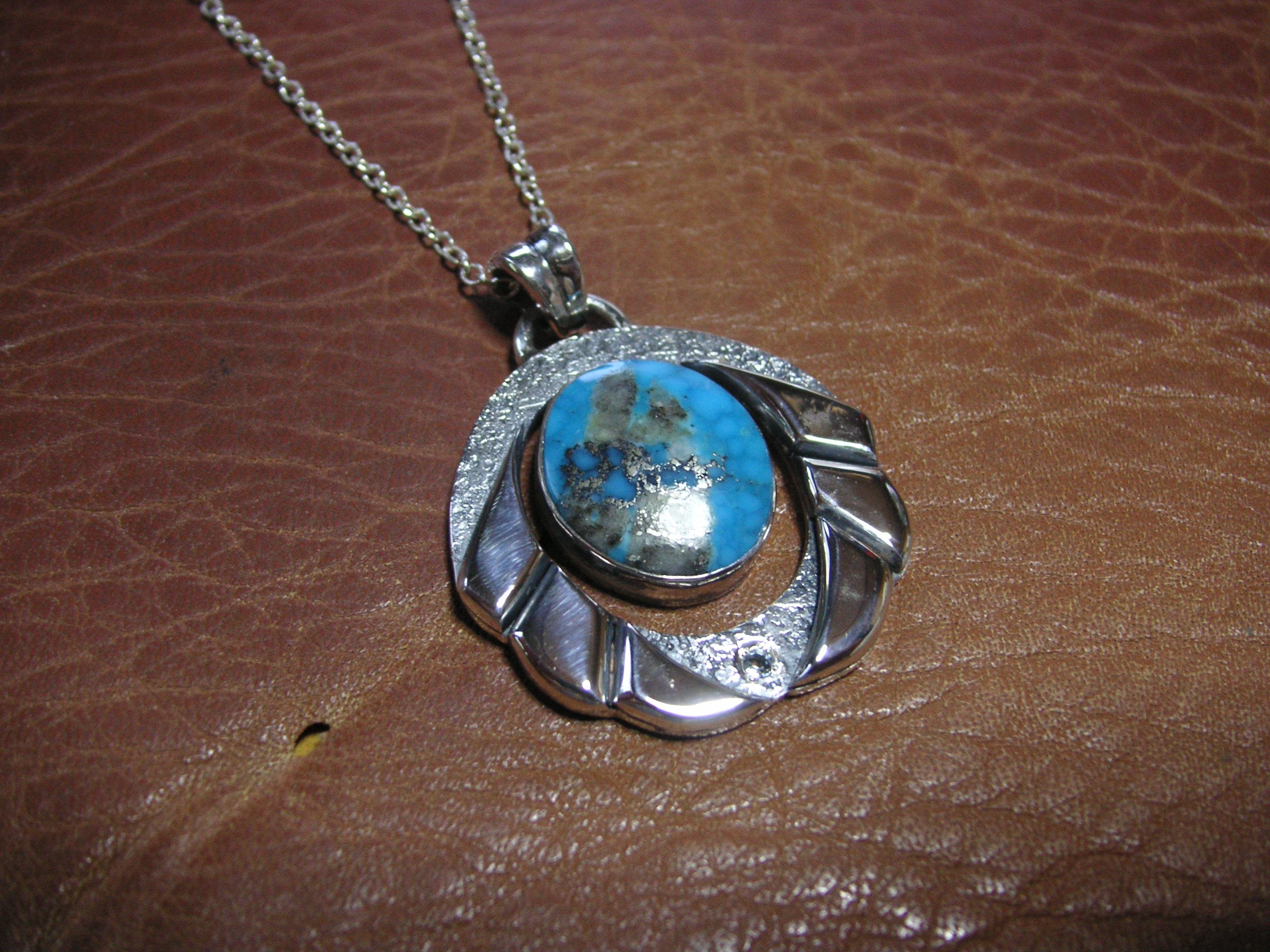 太陽のペンダント