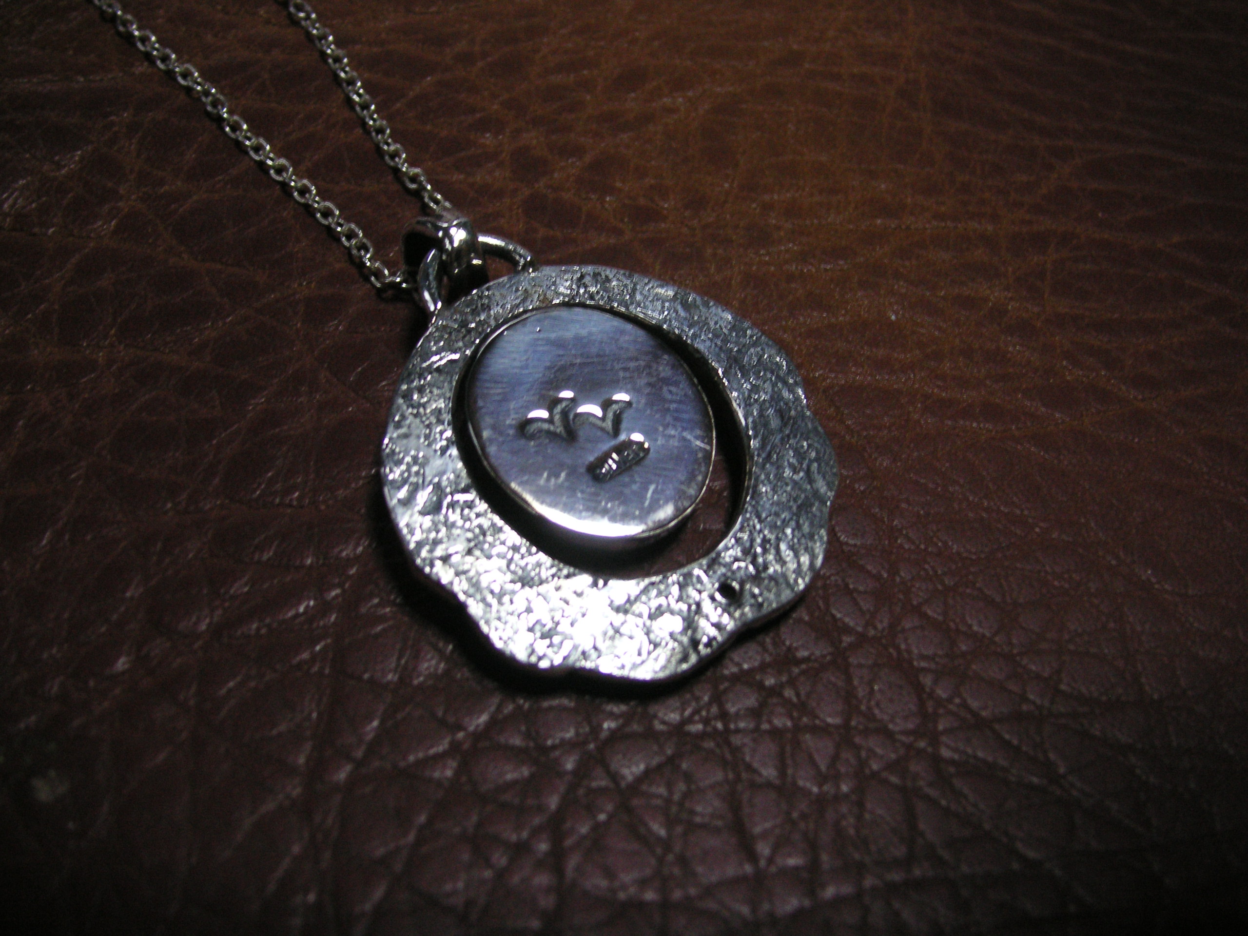 太陽のペンダント