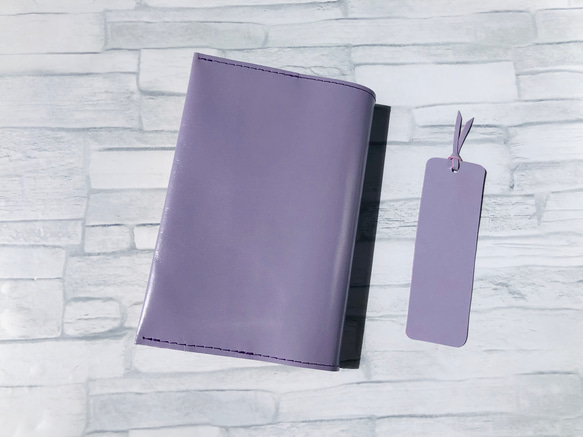 カットワークのブックカバー ☆山羊革☆ガラスレザー カットワークのブックカバー ☆山羊革☆ガラスレザー