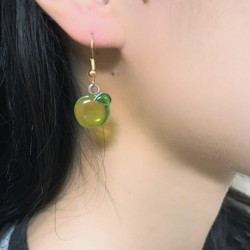 『1点限り』新作☆ガラスの青林檎ピアス　ステンレスフック 1点限り』新作☆ガラスの青林檎ピアス ステンレスフック