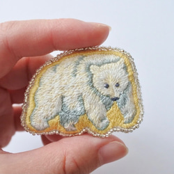 シロクマの刺繍ブローチ 4枚目の画像