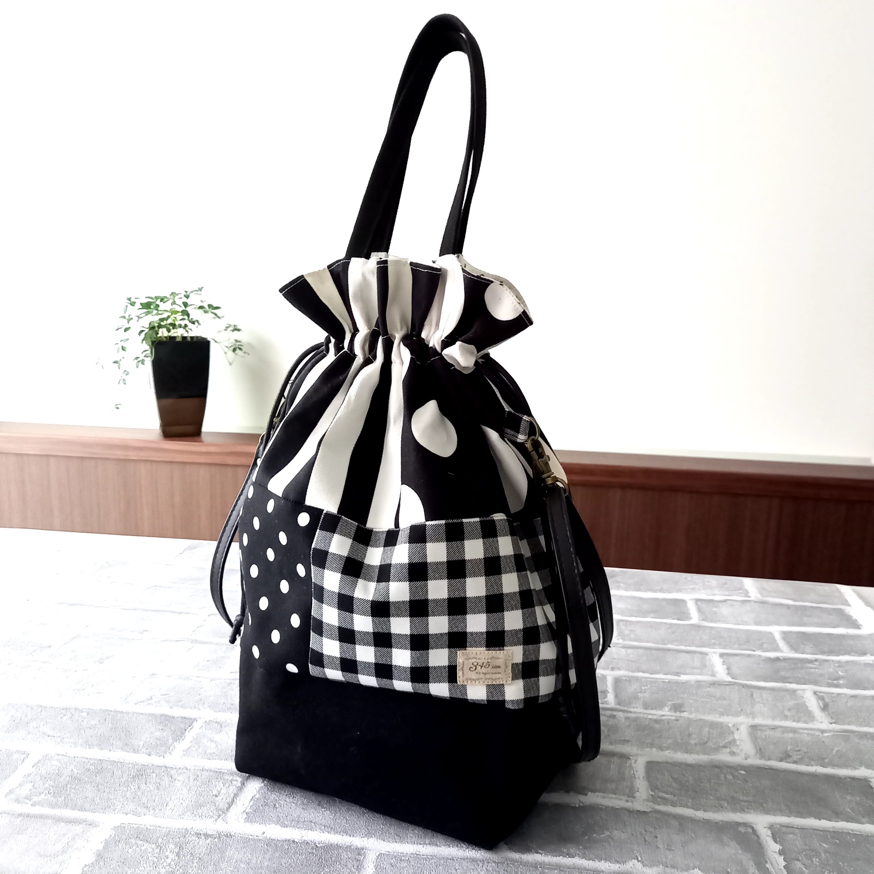 【巾着バッグ】モノトーンパッチワーク*A4対応