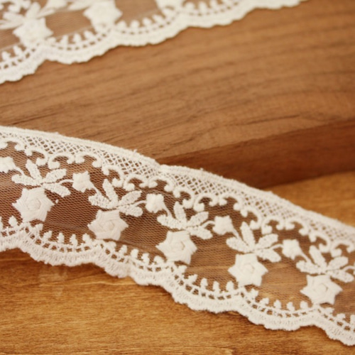 ココア色刺繍両山レース4メートル 多