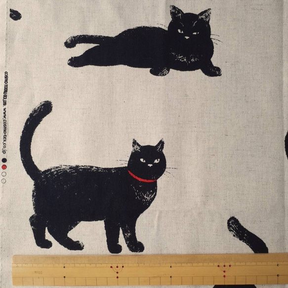 小粋な黒猫柄キャンバス生地　カット済生地（生地巾110cm×30cm）生成　綿麻キャンバス 4枚目の画像