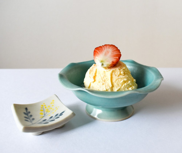『数量限定２点 夏の福袋』フリルのデザートカップ(トルコマット)と柄が選べるスプーンレストセット 1枚目の画像