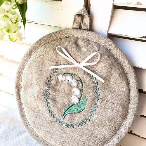 ☆フレチャンです☆　すずらんの刺繍　ハンドメイドのテーブルクロス ☆フレチャン様専用です☆ すずらんの刺繍 ハンドメイドの