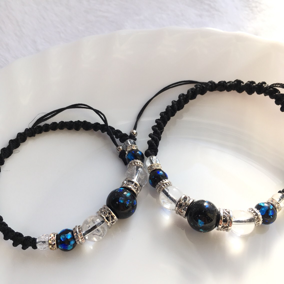 受注制作☆深海ブルーホタルガラスとレインボー水晶のペアブレス