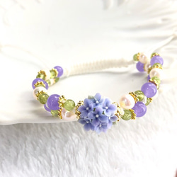 紫陽花ブーケと天然石の編み込みブレス☆紫陽花カラー 1枚目の画像