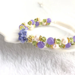 紫陽花ブーケと天然石の編み込みブレス☆紫陽花カラー 3枚目の画像