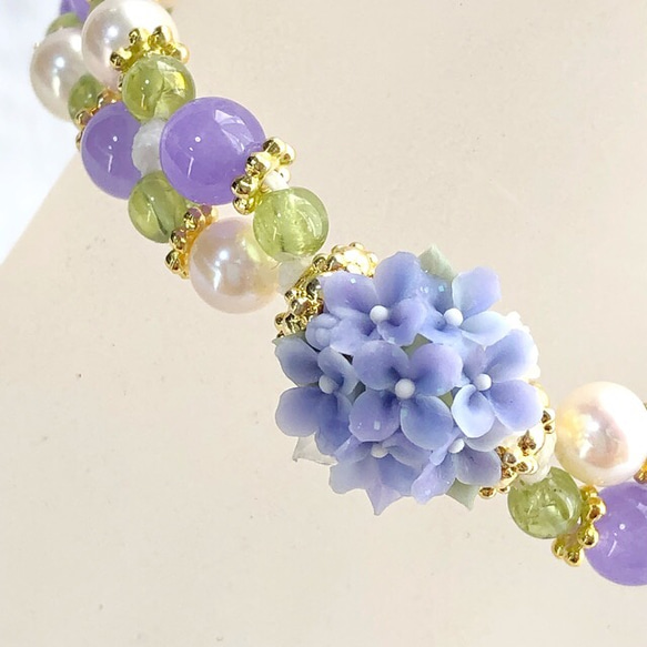 紫陽花ブーケと天然石の編み込みブレス☆紫陽花カラー 4枚目の画像