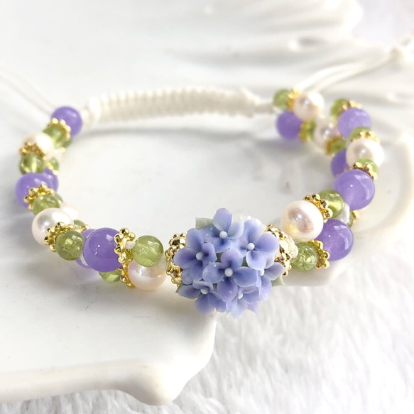 紫陽花ブーケと天然石の編み込みブレス☆紫陽花カラー 5枚目の画像