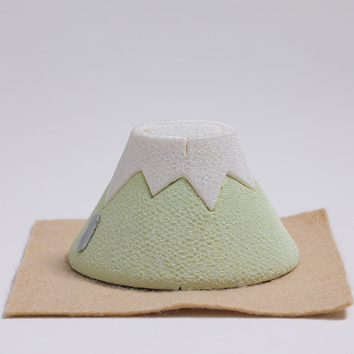 【新品・未使用】富士山の陶額・置物 楽天市場】富士山 萬古焼 陶器製 置物 お土産 台座付 セット