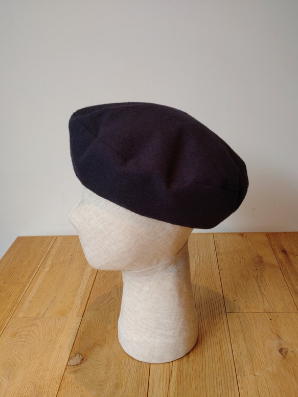 トップ広めで被り方楽しめるベレー帽 beret scramble wide navy 3枚目の画像