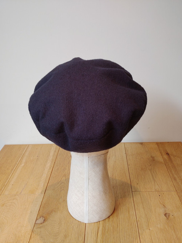 トップ広めで被り方楽しめるベレー帽 beret scramble wide navy 4枚目の画像