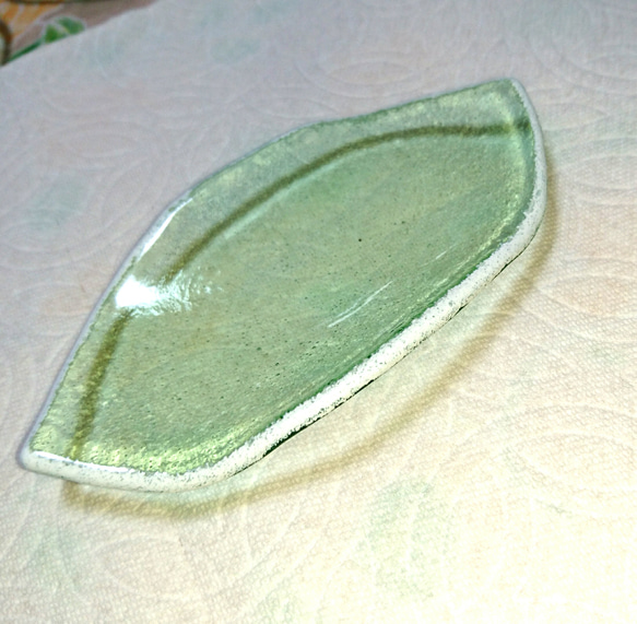 葉型皿 glass green 微彩色 1枚目の画像