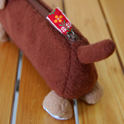 ダックスちゃんのペンケース　ミニチュアダックス チョコタン 茶色 ぬいぐるみ メガネケース 6枚目の画像