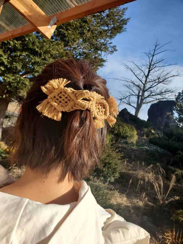 マクラメヘアアクセサリー 2枚目の画像