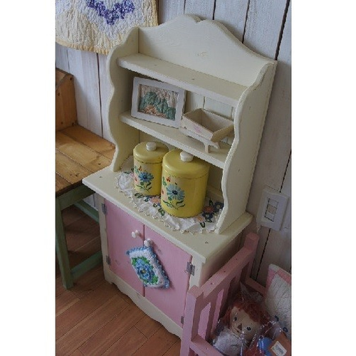 ヴィンテージ　ピンクのチャイルドカップボード　飾り棚 Vintage バニー デカール チャイルドカップボード 飾り棚 ピンク