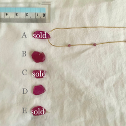 7月誕生石・薔薇の花びらネックレス‥花のきりとり 【ルビー・ピンクトルマリン】14kgf✴︎お石選べます 3枚目の画像