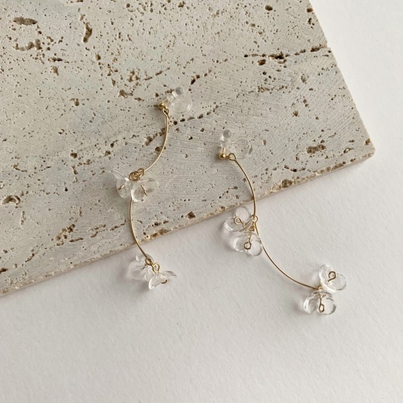 Tiny Crystal Flower Earrings 2枚目の画像