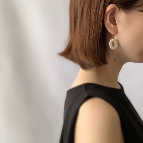 Irregular Shaped Pearl Hoop Pierced Earrings 7枚目の画像