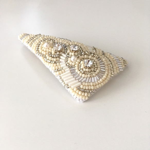 ビーズ刺繍さんかくバレッタ（ヘアアクセサリー）~Lustrini~ 4枚目の画像