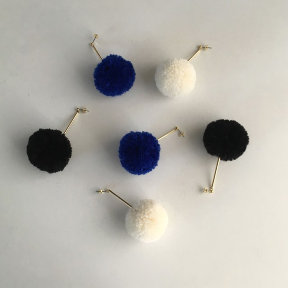 PomPomピアス／BLUE 6枚目の画像