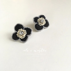 植物刺繡耳環“海葵”/黑色 第2張的照片