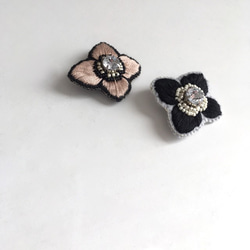 植物刺繡胸針“Anemone”/ BLACK“Lustrini” 第8張的照片