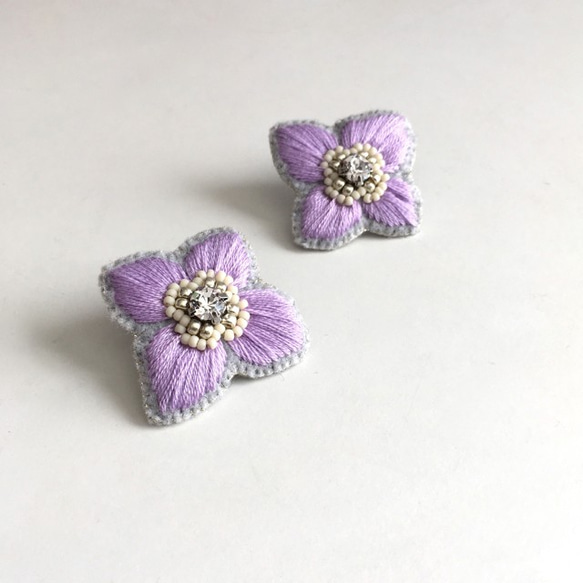 植物刺繡耳環“海葵”/ LAVENDER 第1張的照片