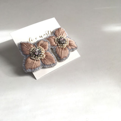 植物刺繡耳環“海葵”/ BEIGE 第4張的照片