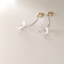 Tiny One-Flower Earrings / CRYSTAL 2枚目の画像