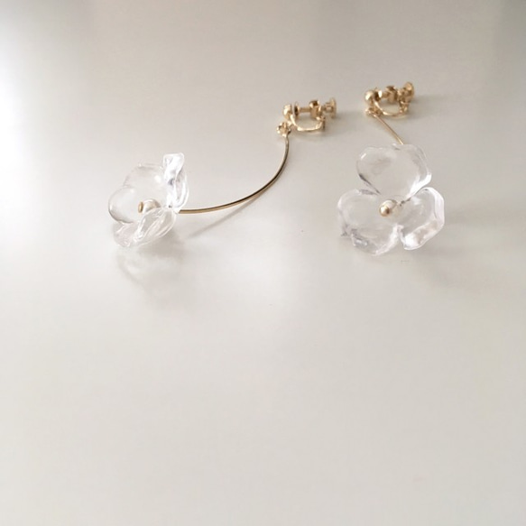 Tiny One-Flower Earrings / CRYSTAL 4枚目の画像
