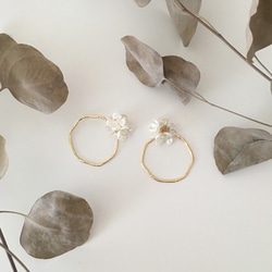 Pearl Flower & Gold Hoop Pierced Earrings 4枚目の画像