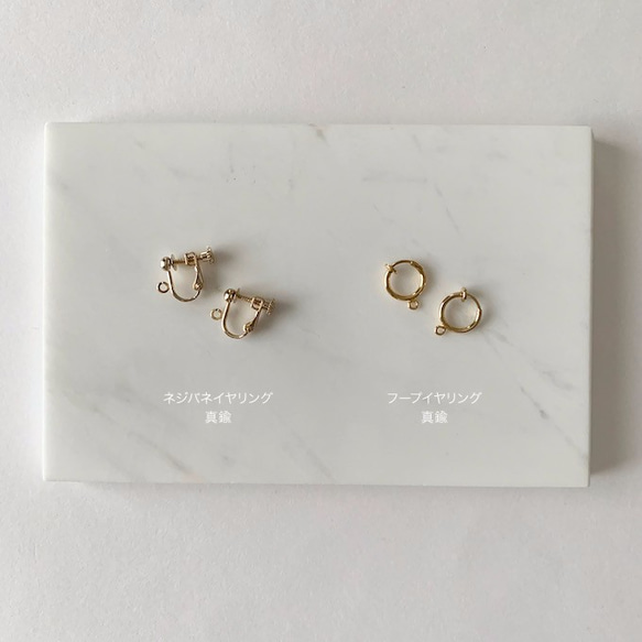 Tiny One-Flower Earrings / SMOKY BLACK 7枚目の画像
