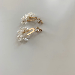 【数量限定】Pearl Flower & Gold Charm Earrings or Pierced Earrings 4枚目の画像