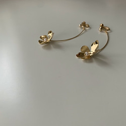 Tiny One-Flower Earrings / 5 Petal 3枚目の画像