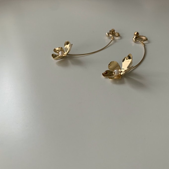 Tiny One-Flower Earrings / 5 Petal 3枚目の画像