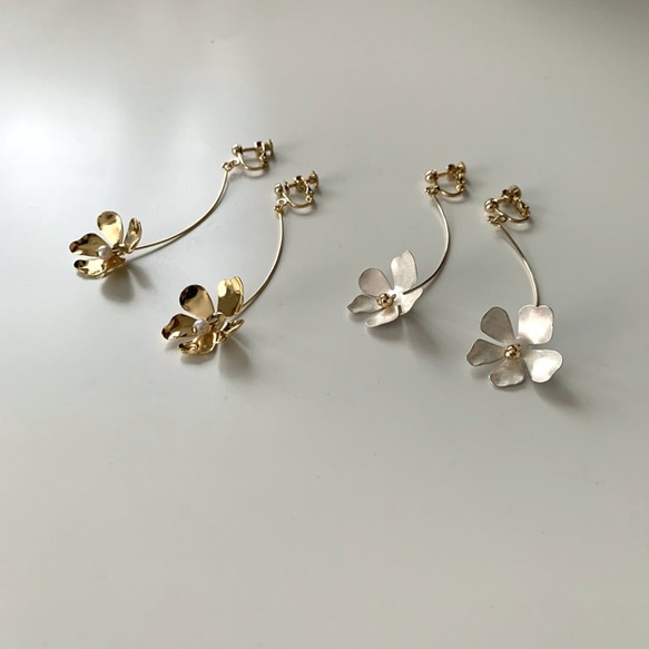 Tiny One-Flower Earrings / 5 Petal 8枚目の画像