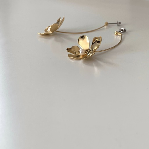 Tiny One-Flower Pierced Earrings / 5 Petal 3枚目の画像