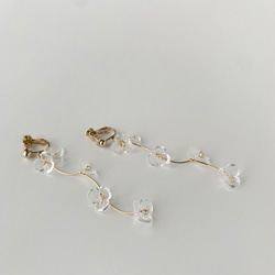 Blooming  Crystal Clear Flower Earrings 1枚目の画像