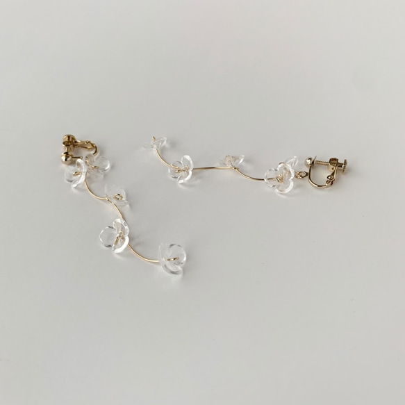 Blooming  Crystal Clear Flower Earrings 2枚目の画像