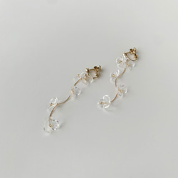 Blooming  Crystal Clear Flower Earrings 3枚目の画像