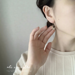Tiny Two-Flowers Pierced Earrings / SNOW 5枚目の画像