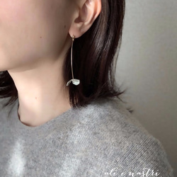 Tiny One-Flower Earrings / 3 Petal WHITE 7枚目の画像