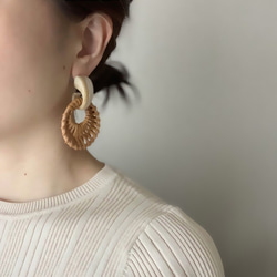 Marble Statement & Rattan Ring Pierced Earrings 5枚目の画像